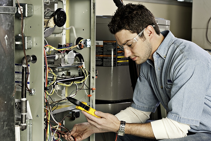 7 Benefits of HVAC Maintenance Introduction - Maintenance Worker